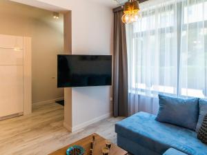 Televízia a/alebo spoločenská miestnosť v ubytovaní ApartmentyPrzyMorzu Ogrody