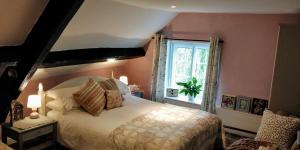 A bed or beds in a room at Bank Villa 