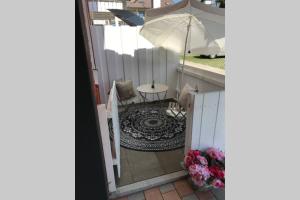 a balcony with a table and an umbrella at Smartes DG Apartment-DREAM and RELAX in Kempten