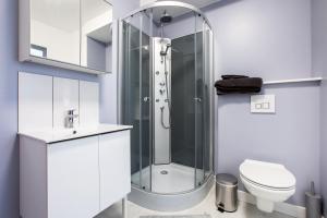a bathroom with a glass shower and a toilet at Grand appartement avec 3 salles de bain in Tourcoing +14 photos