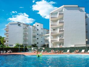 Bazén v ubytování Flat in Lignano nebo v jeho okolí