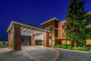 a large brick building with a driveway at La Quinta by Wyndham Bakersfield North in Bakersfield
