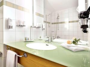 Ett badrum på Mercure Hotel Dortmund City
