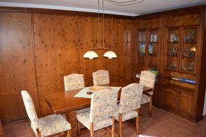 Posezení v ubytování Ferienwohnungen "Am Golfplatz" inkl. Chiemgaukarte