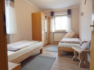 a small room with two beds and a window at Ferienwohnungen Stark in Kelheim