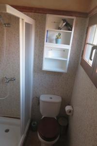 A bathroom at Risco de Zula Még 24 kép