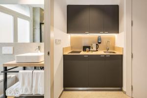 Mon Suites Benlliure的厨房或小厨房