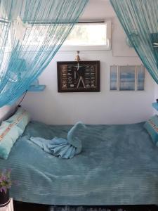 A bed or beds in a room at Houseboat Izabela