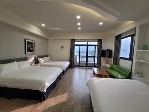 Gallery image of 渡小夜電梯民宿 Yilannight B&B in Wujie