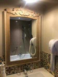 a mirror in a bathroom with a shower at L'Hôtel Particulier Ascott in Saint Malo