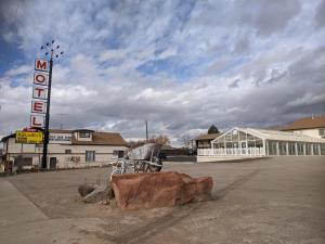 a large rock sitting in a parking lot in front of a motel at Aquarius Inn in Bicknell