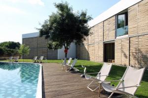 Bazén v ubytování ecoSuites nebo v jeho okolí