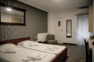 Postel nebo postele na pokoji v ubytování Carnival City Hotel Oradea
