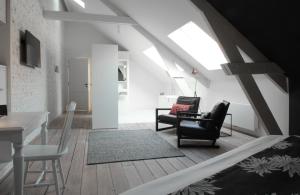 a room with two chairs and a desk in a attic at Maison Nationale City Flats & Suites in Antwerp