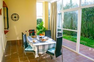 Vonkajšia záhrada v ubytovaní Villa Elissa with 3 bedrooms andpool and views close to Conil