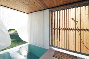 Bazén v ubytování ecoSuites nebo v jeho okolí