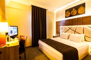 Postel nebo postele na pokoji v ubytování Rumi Hotel