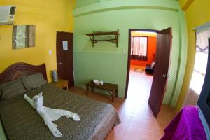 Een bed of bedden in een kamer bij Hotel La Punta