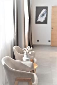 Posezení v ubytování Korpa Deli Rooms
