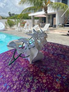 Piscina di La Royal Penthouse Apartment Jan Thiel o nelle vicinanze