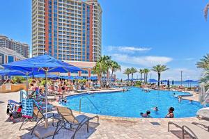 สระว่ายน้ำที่อยู่ใกล้ ๆ หรือใน Pensacola Beach Penthouse with View and Pool Access!