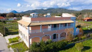 Gallery image of Aris Paschalia Studios in Argyrádes