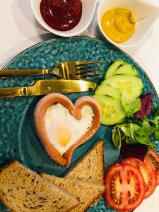 Jedlo v ubytovaní bed & breakfast alebo blízkom okolí