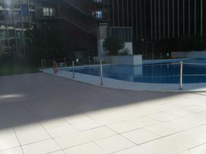 Swimming pool sa o malapit sa Madrid Studio Apartments