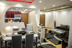 Apartman Lara tesisinde bir restoran veya yemek mekanı