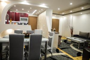 Restoran atau tempat lain untuk makan di Apartman Lara