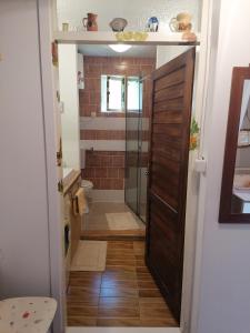 Ванная комната в Holiday home Mrežnički šum