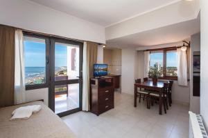 Μια τηλεόραση ή/και κέντρο ψυχαγωγίας στο Apart Hotel Torre Del Sol