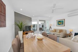 Area soggiorno di Seascape Holidays at Beaches Port Douglas