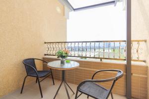 Balkón nebo terasa v ubytování Sky Bird Garden B&B