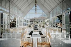 Restoran ili neka druga zalogajnica u objektu Royal Hotel and Villa Batu
