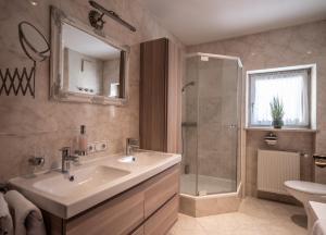 Koupelna v ubytování Alpenstadthotels