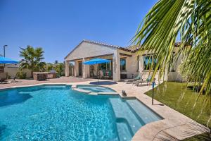 Πισίνα στο ή κοντά στο Modern Azure Home with Beautiful Patio, Pool and Spa!