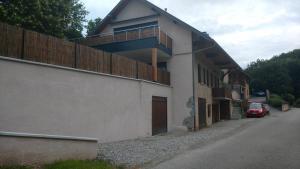 Gallery image of Gîte clair, spacieux et cosy avec vue sur le massif de la Chartreuse in Sainte-Hélène-du-Lac