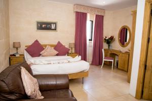 Una cama o camas en una habitación de Point de vue Guesthouse