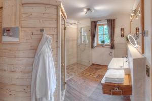Kylpyhuone majoituspaikassa Ferienwohnungen im Rosengarten