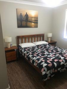A bed or beds in a room at Grey Pebbles