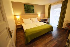 Säng eller sängar i ett rum på Altes Eishaus, Hotel & Restaurant