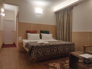 Postel nebo postele na pokoji v ubytování Vatsalyam Home Stay