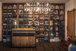 a bar in a room with lots of bottles of alcohol at Alter Winzerhof Weisenheim am Berg e.K. in Weisenheim am Berg