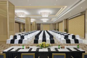 Konferenční prostory v ubytování Taj Skyline Ahmedabad + 28 fotografií
