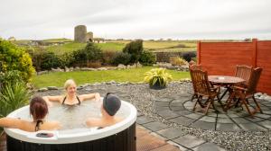Fotografie z fotogalerie ubytování Luxury Lodges in Doolin Village with Hot Tubs v destinaci Doolin