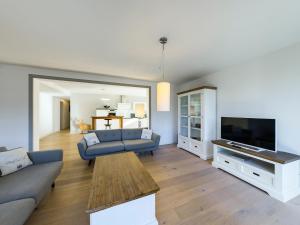 a living room with a couch and a tv at GardenLodge in Garmisch-Partenkirchen