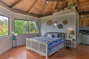 a bedroom with a bed and a wooden ceiling at Hilo Couples Retreat about 6 Miles to Honolii Beach! in Hilo