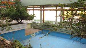 a building with a pool with a view of the ocean at Departamento Villa Gesell Norte sobre Playa y 310 Vista al Mar in Villa Gesell
