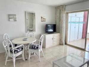 Telewizja i/lub zestaw kina domowego w obiekcie Torre Principado - Aloturin Benidorm